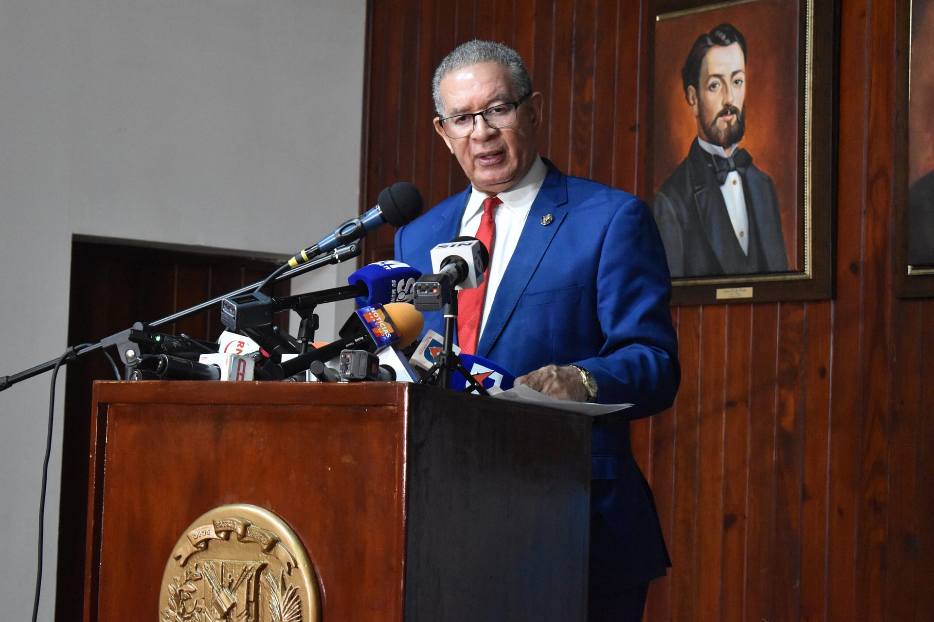 Fotografía oficial de los directivos del Instituto Duartiano y la Contraloría General de la República tras la firma del convenio de cooperación institucional.